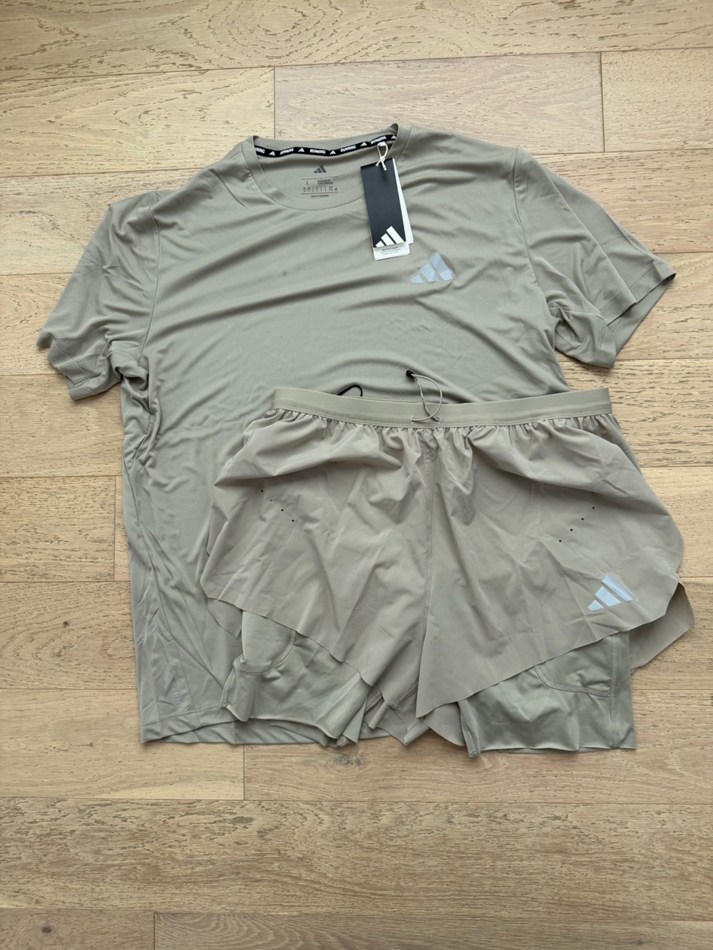 Adidas running essential set (shorts& shirt)